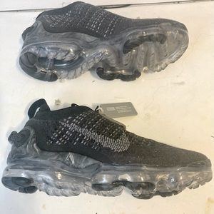 Size 7.5 woman’s niki vapor max